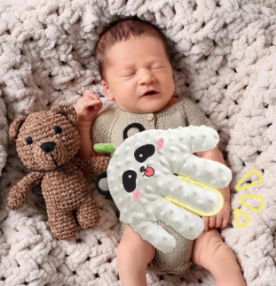ALMOHADA DE MANO PALMA BEBÉ